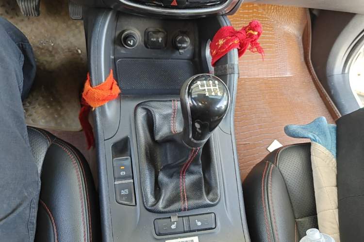 Used CHANGAN CS75 2014 2.0L Manual Leading Version China IV Standard Gear Lever