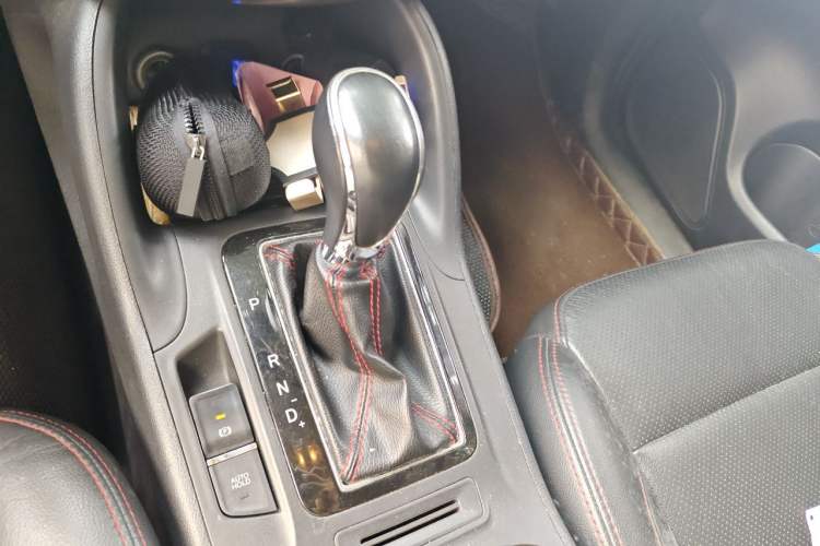 Used CHANGAN CS75 2014 1.8T Automatic Elite Model China IV Standard Gear Lever