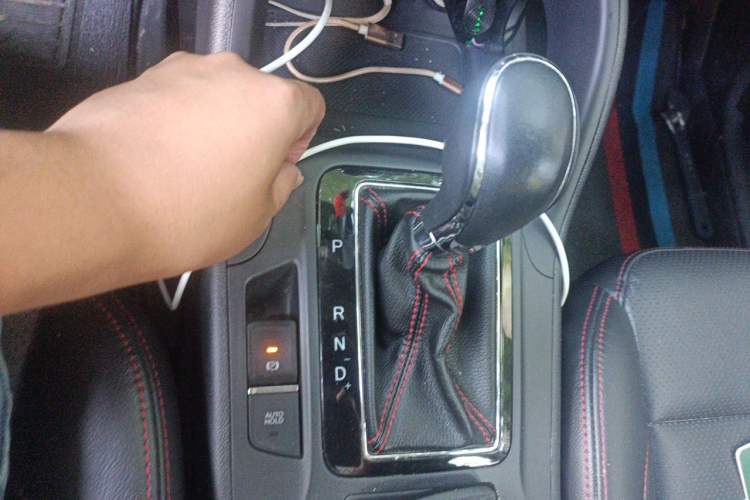 Used CHANGAN CS75 2014 1.8T Automatic Elite Model China IV Standard Gear Lever