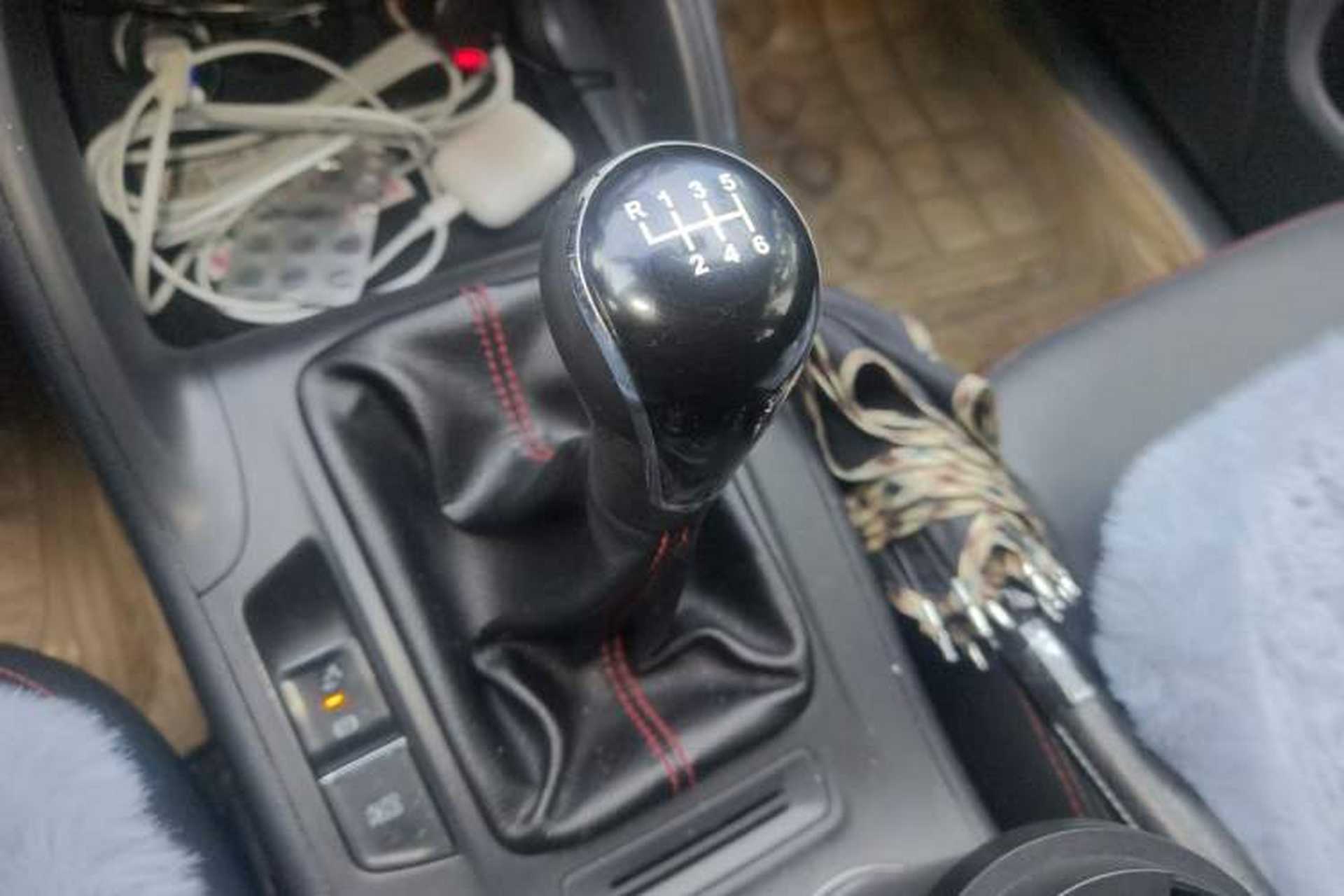 Used CHANGAN CS75 2014 2.0L Manual Luxury Version China IV Standard Gear Lever