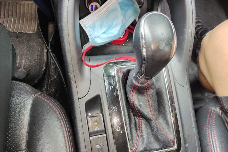 Used CHANGAN CS75 2014 1.8T Automatic Elite Version China V Standard Gear Lever
