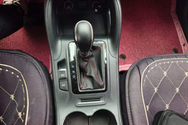 Used CHANGAN CS75 2014 1.8T Automatic Fashion Model China V Standard Gear Lever
