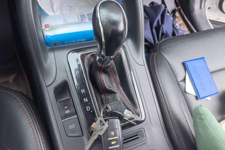 Used CHANGAN CS75 2014 1.8T Automatic Elite Version China V Standard Gear Lever