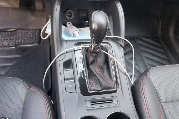 Used CHANGAN CS75 2014 1.8T Automatic Elite Model China IV Standard Gear Lever