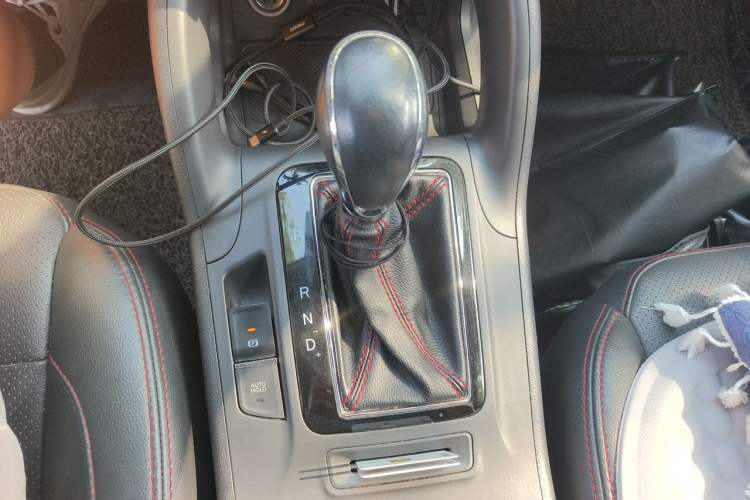 Used CHANGAN CS75 2014 1.8T Automatic Elite Model China IV Standard Gear Lever