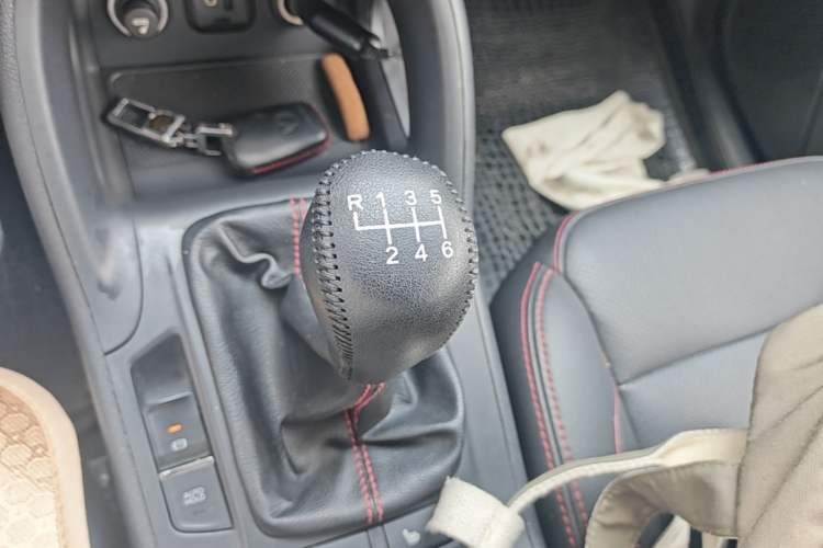 Used CHANGAN CS75 2014 2.0L Manual Leading Version China IV Standard Gear Lever