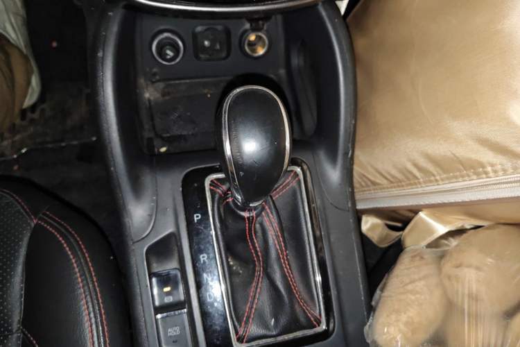 Used CHANGAN CS75 2014 1.8T Automatic Elite Model China IV Standard Gear Lever
