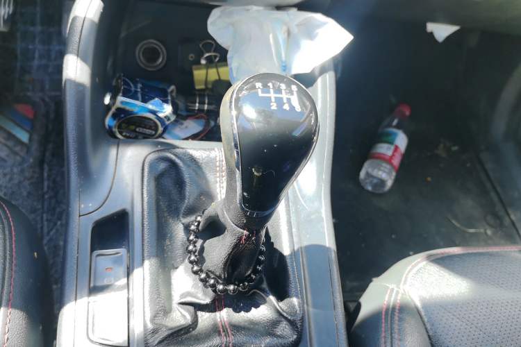 Used CHANGAN CS75 2014 2.0L Manual Leading Version China IV Standard Gear Lever
