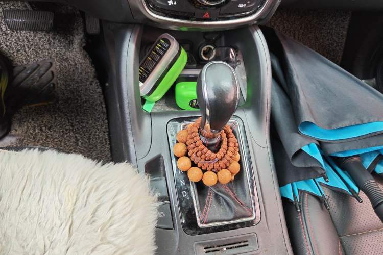 Used CHANGAN CS75 2014 1.8T Automatic Elite Model China IV Standard Gear Lever