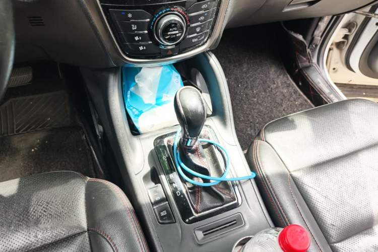 Used CHANGAN CS75 2014 1.8T Automatic Elite Version China V Standard Gear Lever