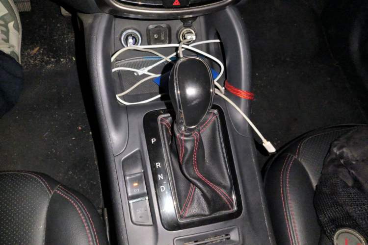 Used CHANGAN CS75 2014 1.8T Automatic Elite Version China V Standard Gear Lever