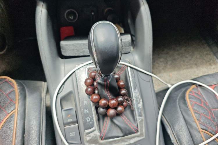 Used CHANGAN CS75 2014 1.8T Automatic Elite Version China V Standard Gear Lever