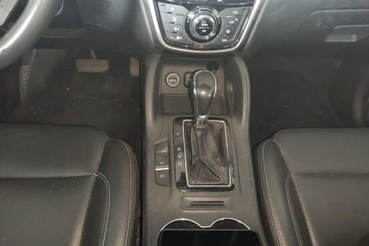 Used CHANGAN CS75 2014 1.8T Automatic Elite Version China V Standard Gear Lever