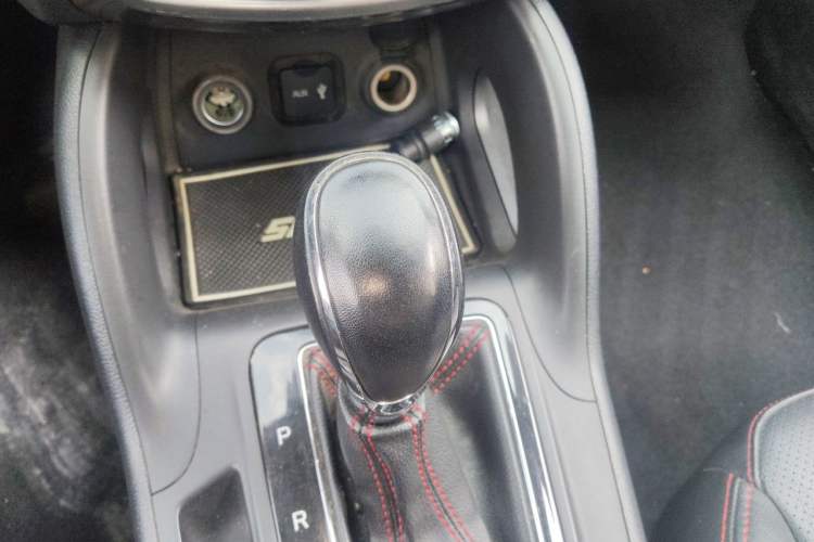 Used CHANGAN CS75 2014 1.8T Automatic Elite Model China IV Standard Gear Lever