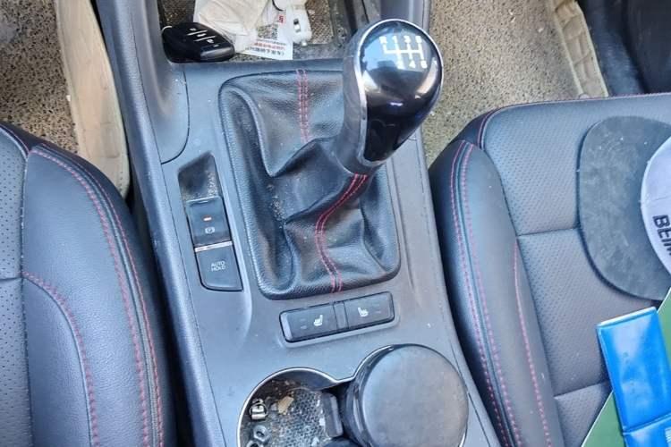 Used CHANGAN CS75 2014 2.0L Manual Leading Version China IV Standard Gear Lever