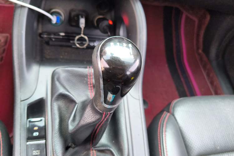 Used CHANGAN CS75 2014 2.0L Manual Luxury Version China IV Standard Gear Lever