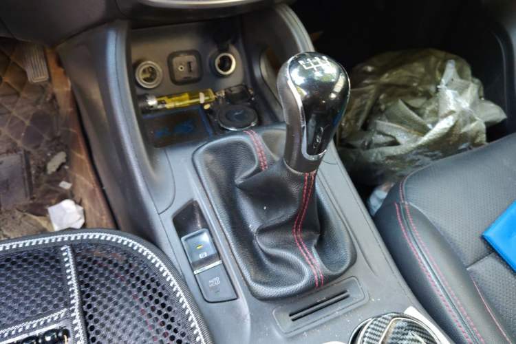 Used CHANGAN CS75 2014 2.0L Manual Luxury Version China IV Standard Gear Lever