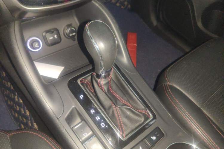 Used CHANGAN CS75 2014 1.8T Automatic Prestige Model China IV Standard Gear Lever