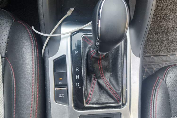 Used CHANGAN CS75 2014 1.8T Automatic Elite Version China V Standard Gear Lever