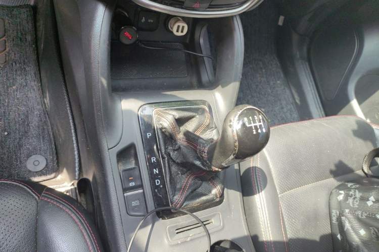 Used CHANGAN CS75 2014 2.0L Manual Luxury Version China IV Standard Gear Lever