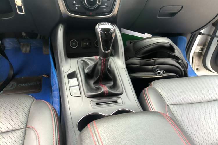 Used CHANGAN CS75 2014 2.0L Manual Luxury Version China IV Standard Gear Lever