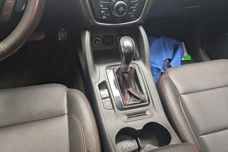 Used CHANGAN CS75 2014 1.8T Automatic Elite Model China IV Standard Gear Lever