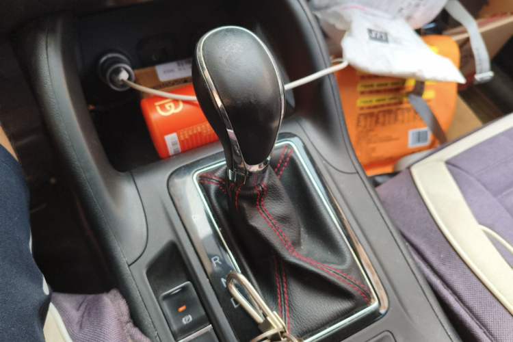 Used CHANGAN CS75 2014 1.8T Automatic Elite Model China IV Standard Gear Lever