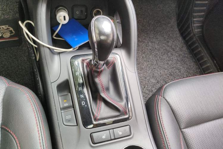 Used CHANGAN CS75 2014 1.8T Automatic Prestige Model China IV Standard Gear Lever
