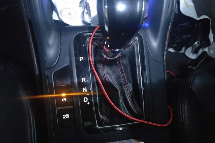 Used CHANGAN CS75 2014 1.8T Automatic Elite Model China IV Standard Gear Lever