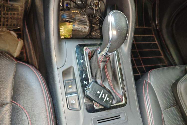Used CHANGAN CS75 2014 1.8T Automatic Elite Model China IV Standard Gear Lever