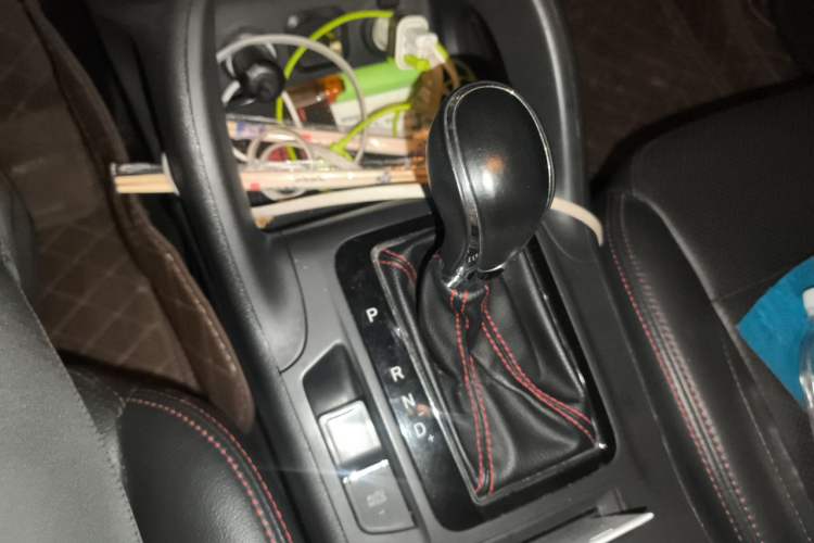 Used CHANGAN CS75 2014 1.8T Automatic Elite Model China IV Standard Gear Lever
