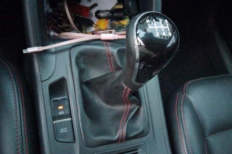 Used CHANGAN CS75 2014 2.0L Manual Luxury Version China IV Standard Gear Lever