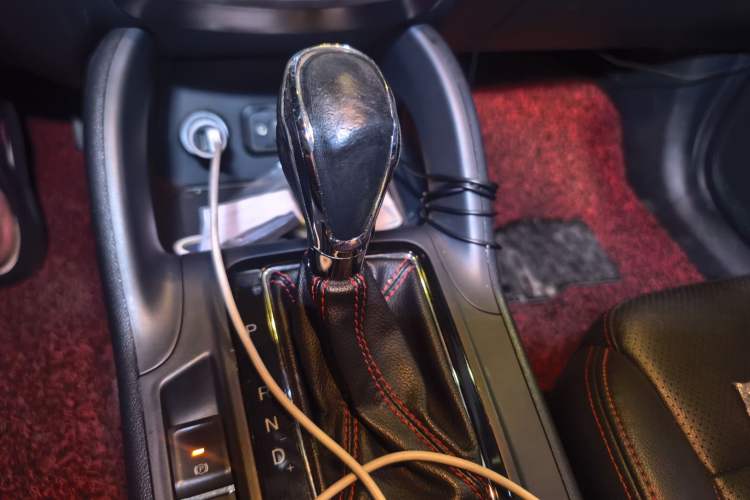 Used CHANGAN CS75 2014 1.8T Automatic Elite Version China V Standard Gear Lever