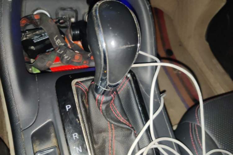 Used CHANGAN CS75 2014 1.8T Automatic Elite Model China IV Standard Gear Lever