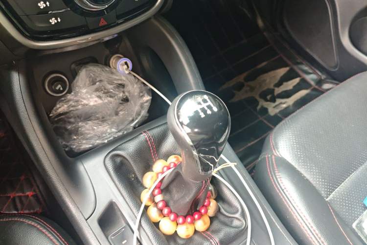 Used CHANGAN CS75 2014 2.0L Manual Luxury Version China IV Standard Gear Lever