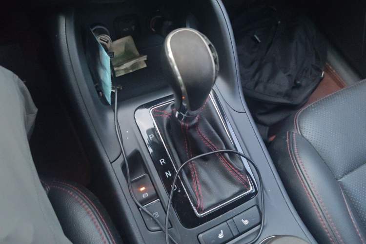 Used CHANGAN CS75 2014 1.8T Automatic Prestige Model China V Standard Gear Lever
