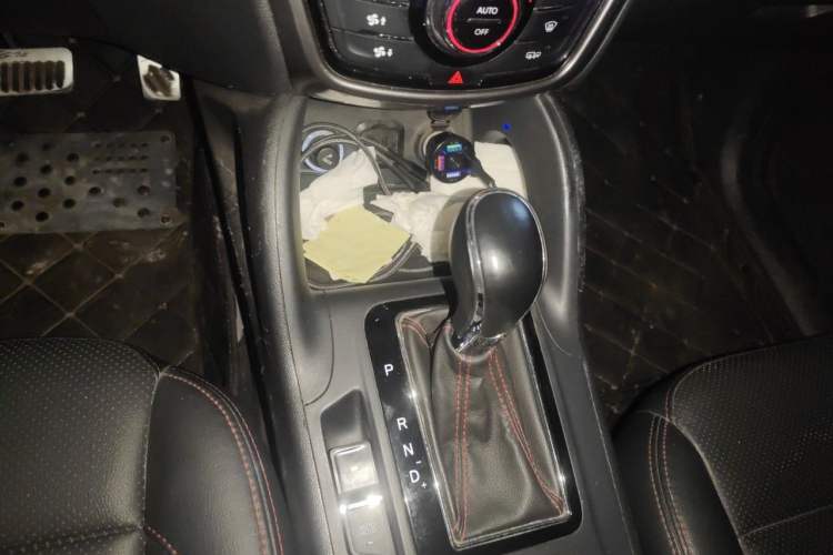 Used CHANGAN CS75 2014 1.8T Automatic Elite Version China V Standard Gear Lever