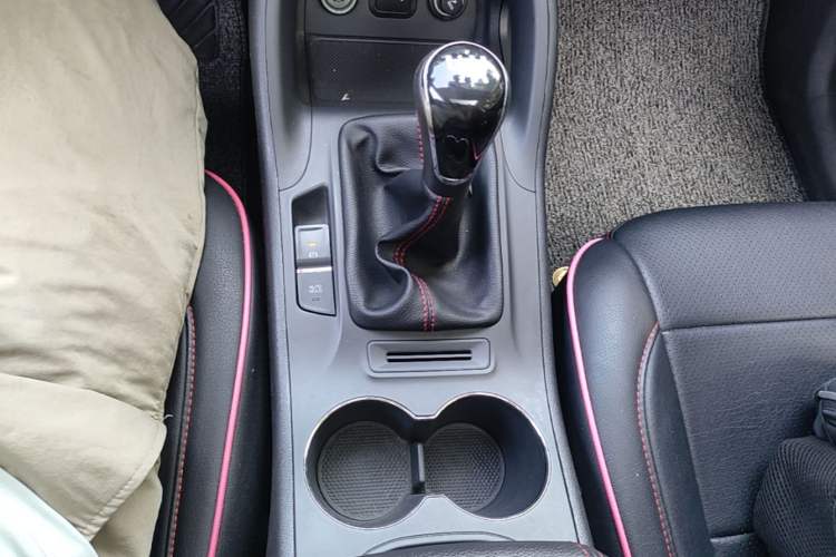 Used CHANGAN CS75 2014 2.0L Manual Luxury Version China IV Standard Gear Lever