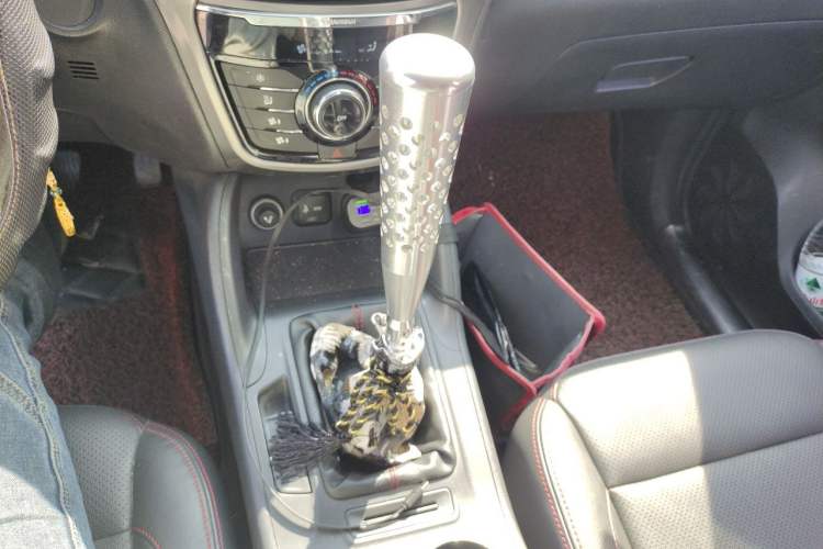 Used CHANGAN CS75 2014 2.0L Manual Luxury Version China IV Standard Gear Lever
