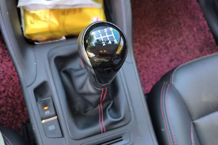Used CHANGAN CS75 2014 2.0L Manual Luxury Version China IV Standard Gear Lever