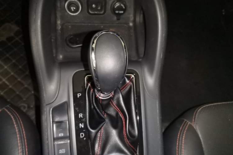 Used CHANGAN CS75 2014 1.8T Automatic Elite Model China IV Standard Gear Lever