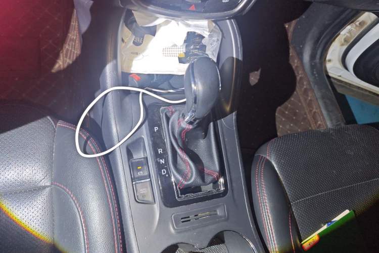 Used CHANGAN CS75 2014 1.8T Automatic Elite Model China IV Standard Gear Lever