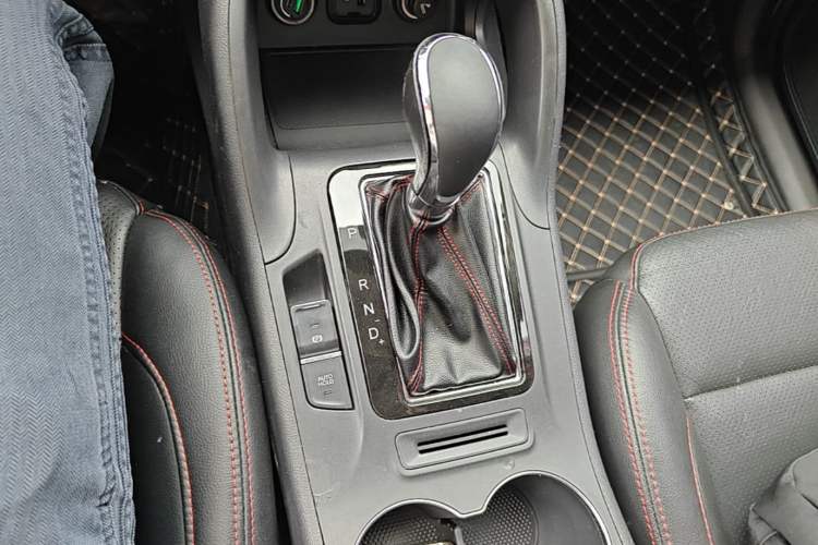 Used CHANGAN CS75 2014 1.8T Automatic Elite Model China IV Standard Gear Lever