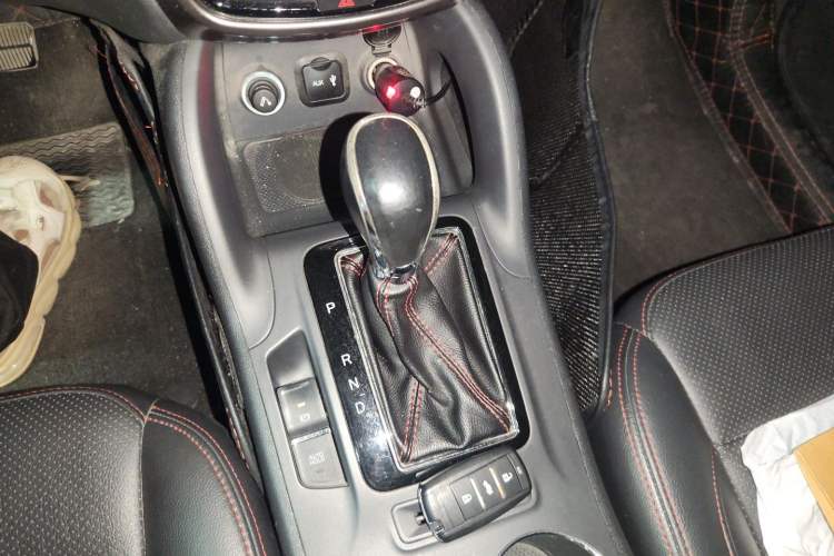 Used CHANGAN CS75 2014 1.8T Automatic Elite Model China IV Standard Gear Lever