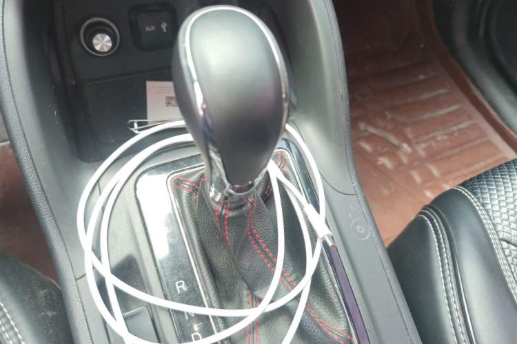 Used CHANGAN CS75 2014 1.8T Automatic Elite Version China V Standard Gear Lever