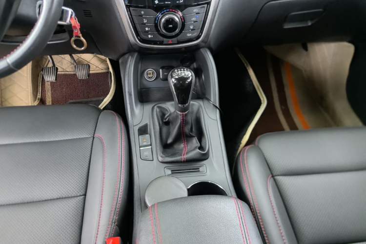 Used CHANGAN CS75 2014 2.0L Manual Luxury Version China IV Standard Gear Lever