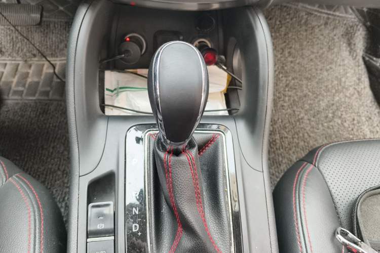 Used CHANGAN CS75 2014 1.8T Automatic Prestige Model China IV Standard Gear Lever
