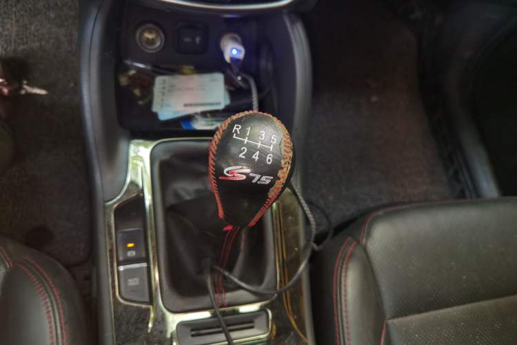 Used CHANGAN CS75 2014 2.0L Manual Luxury Version China IV Standard Gear Lever