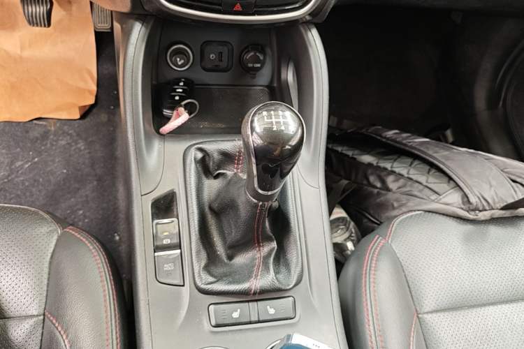 Used CHANGAN CS75 2014 2.0L Manual Leading Version China IV Standard Gear Lever