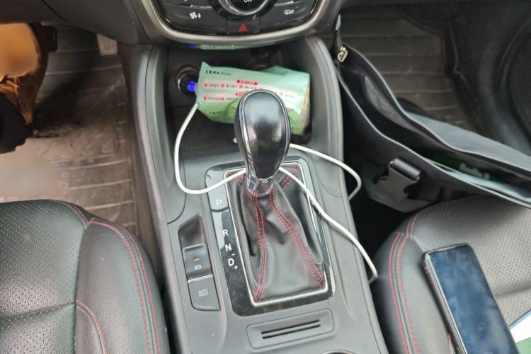 Used CHANGAN CS75 2014 1.8T Automatic Elite Model China IV Standard Gear Lever